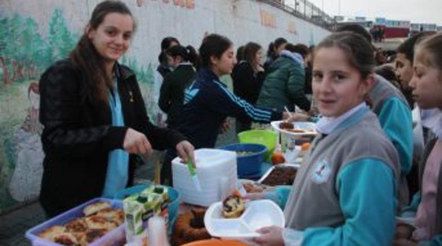 Kardeşlerini 'kardeşlerim Hoş Geldiniz&rsquo; Diyerek Karşıladılar