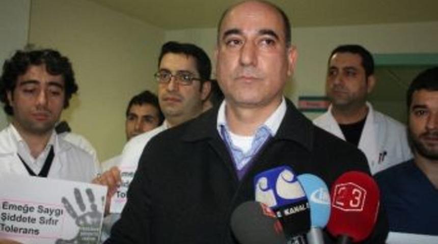 Hasta Yakınının Doktoru Darp Ettiği İddiası