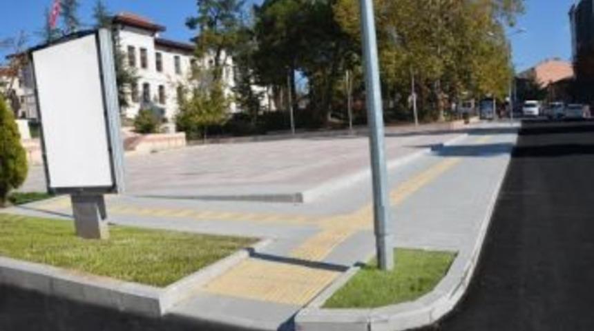 Bilecik Belediyesi'nin Kaldırım Ve Asfalt &Ccedil;alışmaları S&uuml;r&uuml;yor