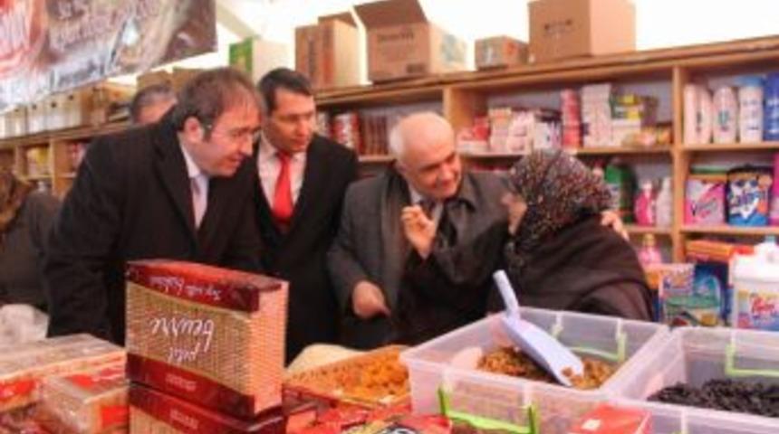 MHP'li Adaylar Pazar Yerinde Sorunları Dinledi