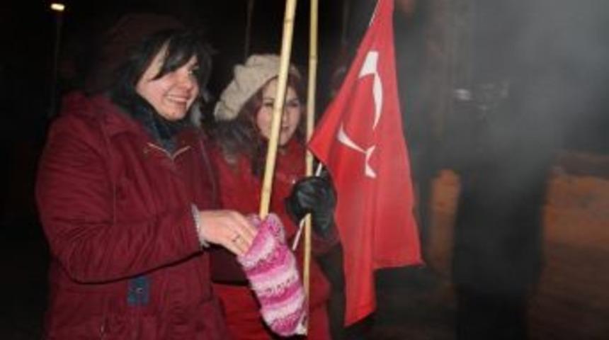 90 Bin Şehit Anısına Meşalelerle Y&uuml;r&uuml;d&uuml;ler