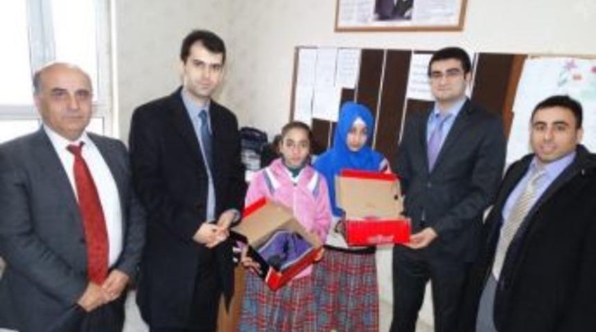 Hani Adliyesi'nden &Ouml;ğrencilere Ayakkabı Yardımı