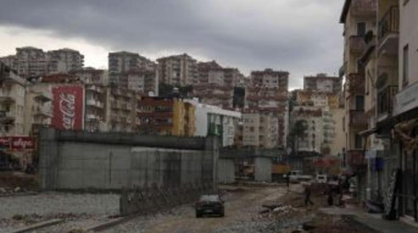 Ak Parti&rsquo;den Kuşadası&rsquo;nda Tepkilere Yol A&ccedil;an K&ouml;pr&uuml;l&uuml; Kavşak &Ccedil;alışmasıyla İlgili A&ccedil;ıklama