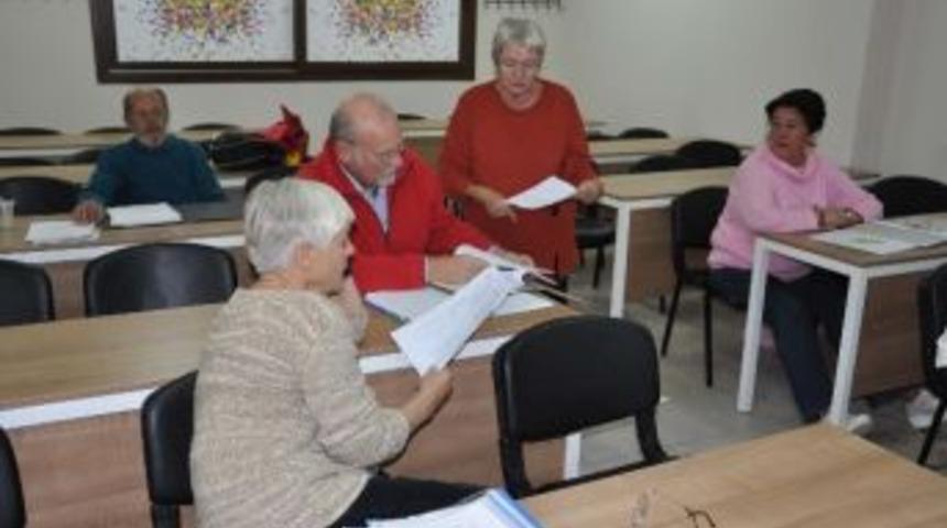 Kuşadası&rsquo;nda Yaşayan Yabancılara, T&uuml;rk&ccedil;e Kursu