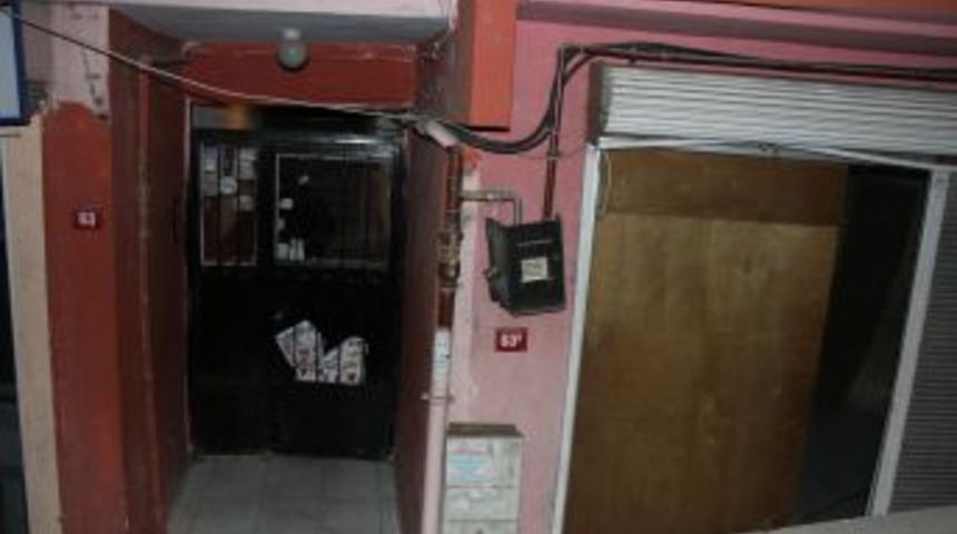 &Ccedil;ıkarılan Kiracılar, Gasp Etmek Istediği Ev Sahibini &Ouml;ld&uuml;rd&uuml;