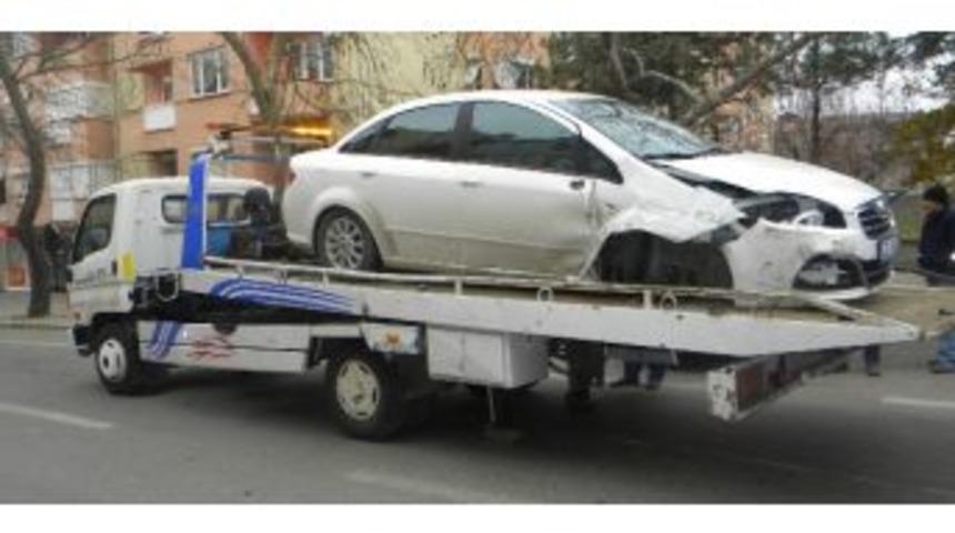 Edirne'de Hatalı Sollama Kaza Yaptırdı: 2 Yaralı