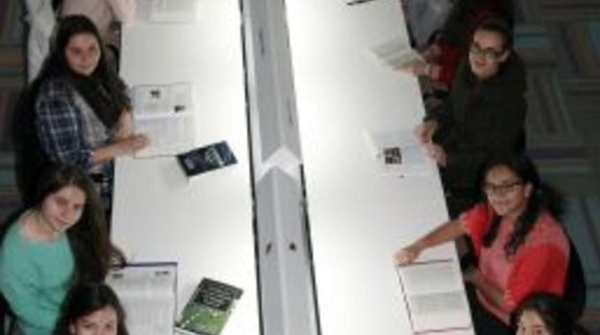 Gediz &Uuml;niversitesi Yarının Bilimadamlarını Lise Sıralarında Yetiştiriyor