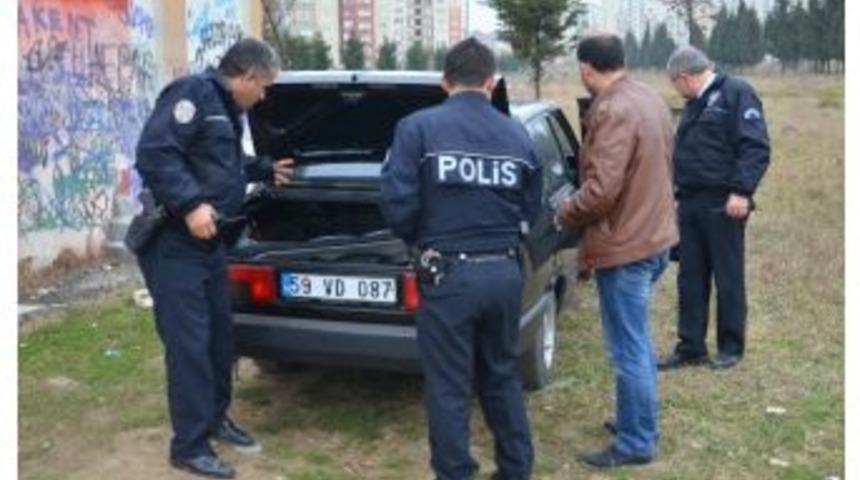 Polisi G&ouml;r&uuml;nce &Ccedil;aldıkları Aracı Bırakıp Ka&ccedil;tılar