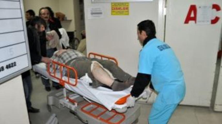 Kırkağa&ccedil;&rsquo;ta Otomobil Trakt&ouml;re &Ccedil;arptı: 1 Yaralı