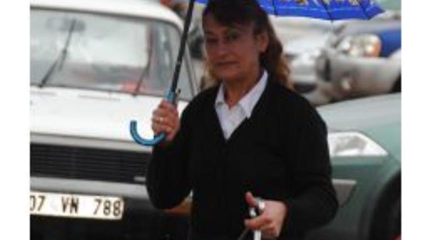 Bayan Işletmeci, 10 Yıldır Esnafa Elleriyle &Ccedil;ay Ikram Ediyor