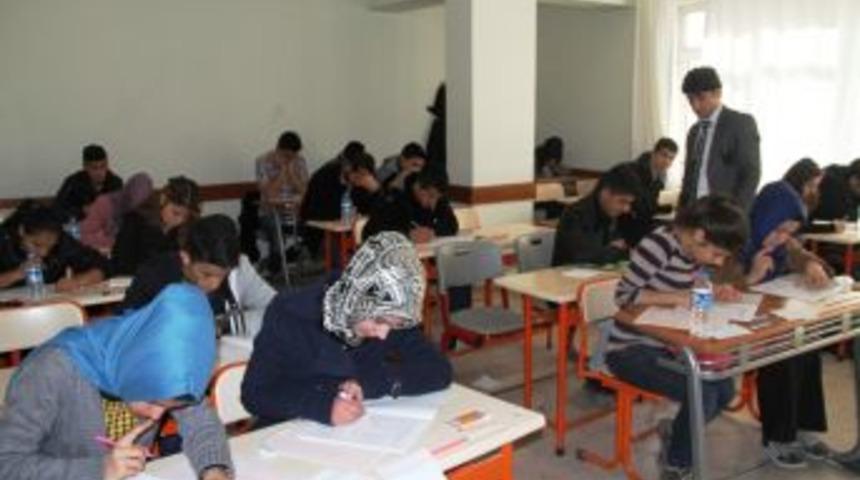 FEM Dershanesi'nin Sınavına Mardin'de Rekor Katılım