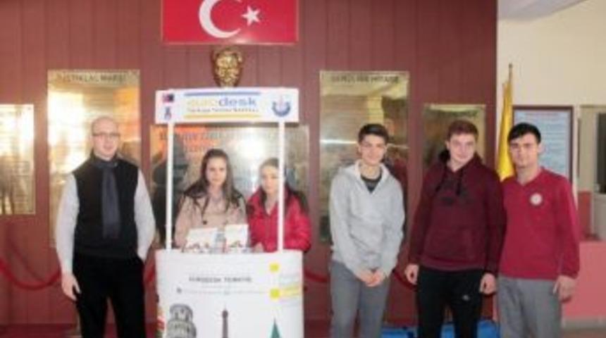 Eurodesk T&uuml;rkiye Temas Noktası, Gen&ccedil;lere Avrupa Fırsatlarını Anlattı
