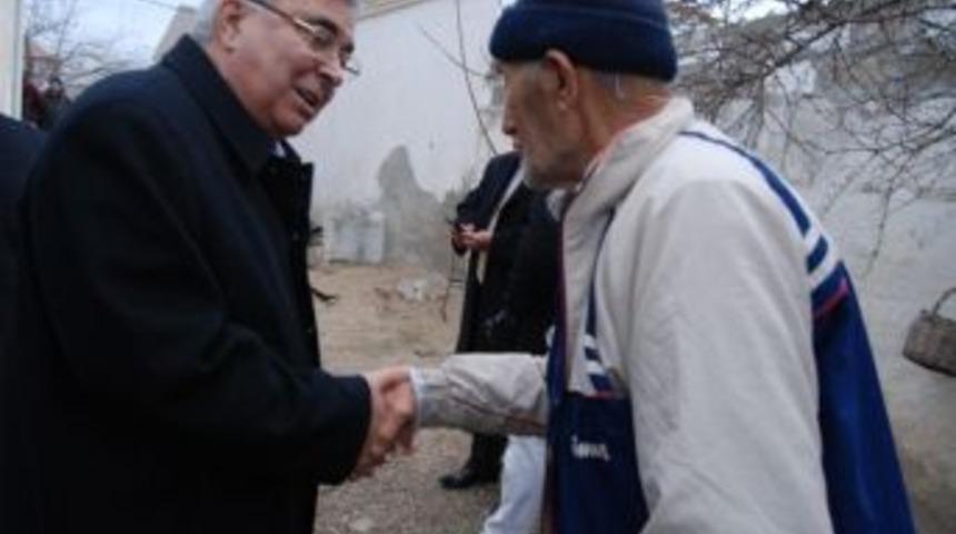 Chp Milletvekili Evi Yanan Yaşlı Aileyi Ziyaret Etti