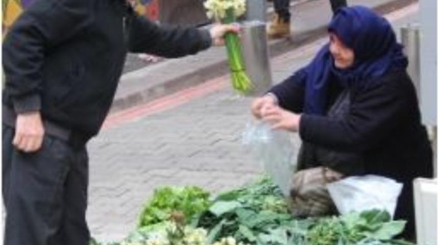 Kadınların Satışa Sunduğu K&ouml;y &Uuml;r&uuml;nleri İlgi G&ouml;r&uuml;yor