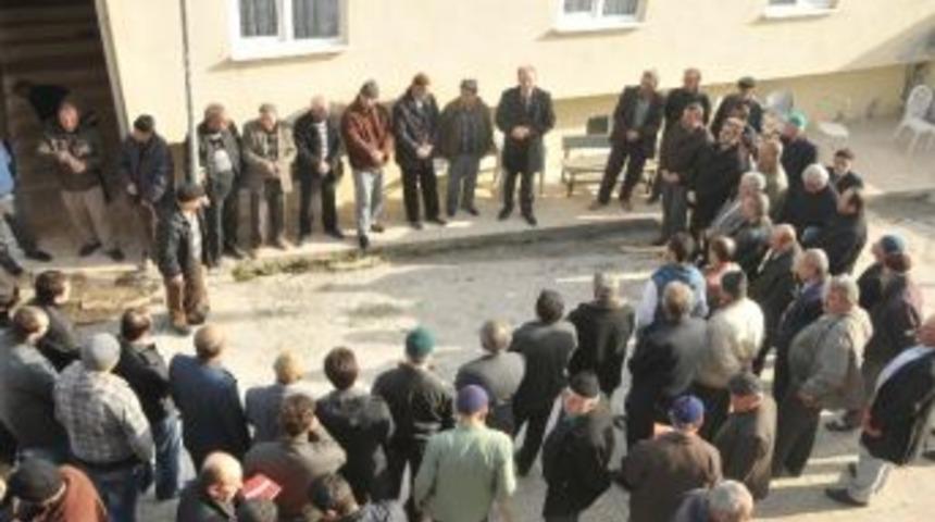 Burma, Kamalı K&ouml;y&uuml; Sakinleri İle Buluştu