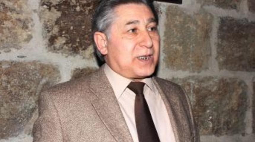 'Akif Memleketin Cami Ve Okulun Iyi Işletilmesiyle Kurtulacağına Inanır'