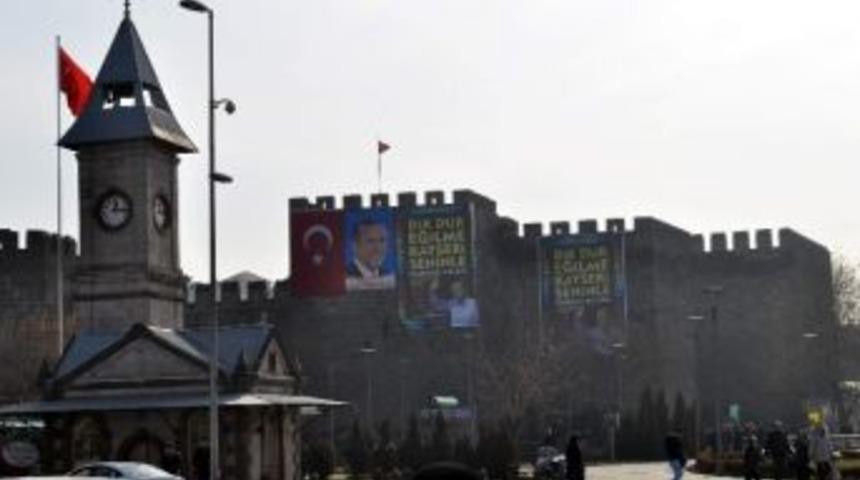Başbakan Erdoğan'a Destek İ&ccedil;in İnsan Zinciri