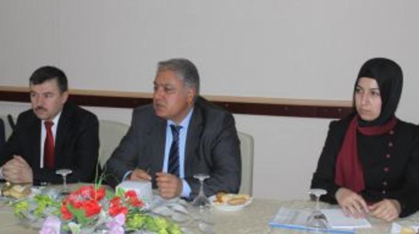 Vali Deneyimli &Ouml;ğretmenlerle Eğitim Sohbeti Yaptı