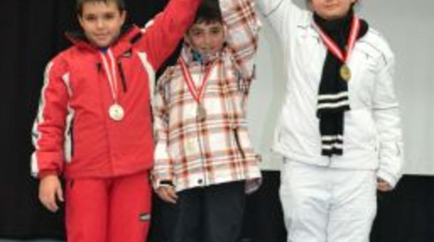 Nizamiye'li &Ouml;ğrenciler Kayak Da Derece Aldı