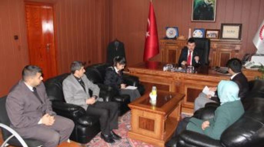 &Ouml;ğrenciler Milli Eğitim M&uuml;d&uuml;r&uuml; Ile R&ouml;portaj Yaptı