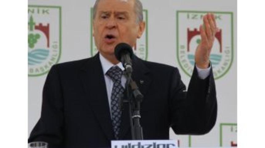 Bah&ccedil;eli İznik'te Konuştu