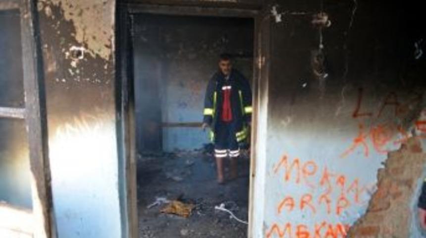 S&ouml;ke&rsquo;de Metruk Binada &Ccedil;ıkan Yangın Korkuttu