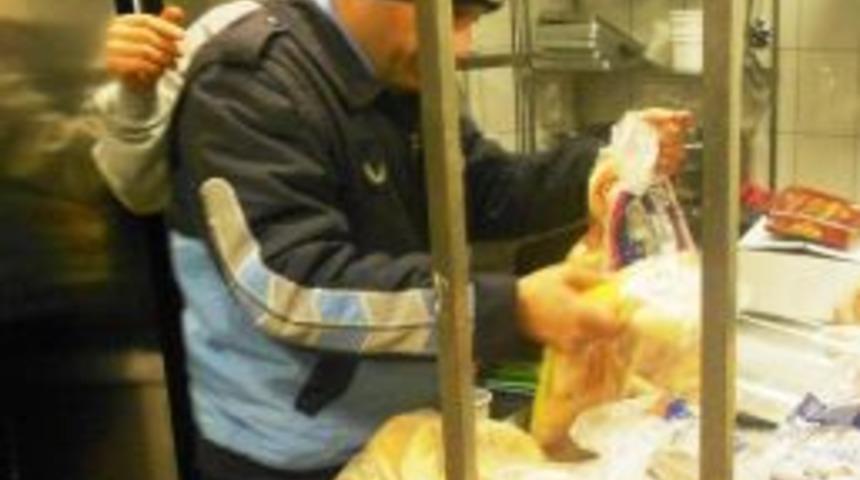 İzmit Zabıtası Tarihi Ge&ccedil;miş &Uuml;r&uuml;nlere El Koydu