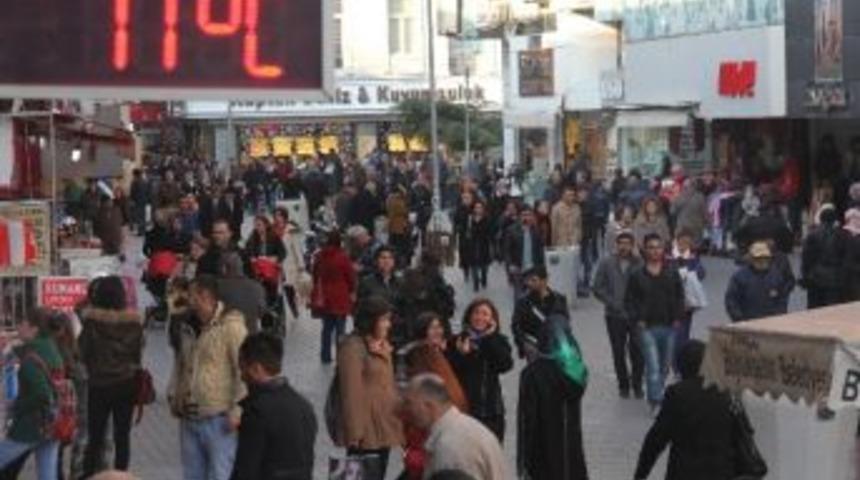 Havalar Isındı, Samsunlular Sokaklara D&ouml;k&uuml;ld&uuml;