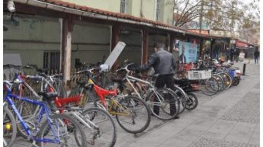 Kış Ayı Bisiklet Sevdasını Bitirmeye Yetmedi