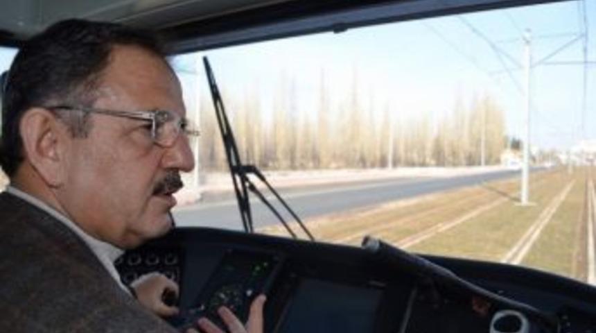 Tramvayın Yeni G&uuml;zergahında Test S&uuml;r&uuml;ş&uuml; Yapıldı