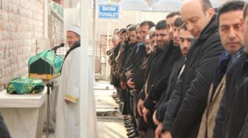 Şeyma Bebek G&ouml;zyaşlarıyla Uğurlandı