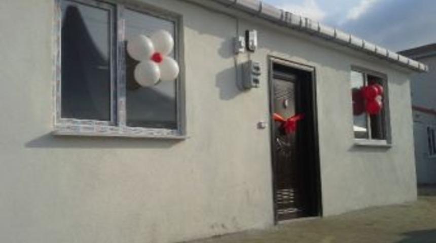 Yangında Evleri Yanan Roman Aileler, Yeni Evlerine Kavuştu