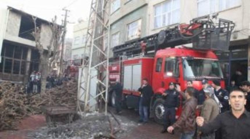Siirt'te Bir İş Yerinde Yangın &Ccedil;ıktı