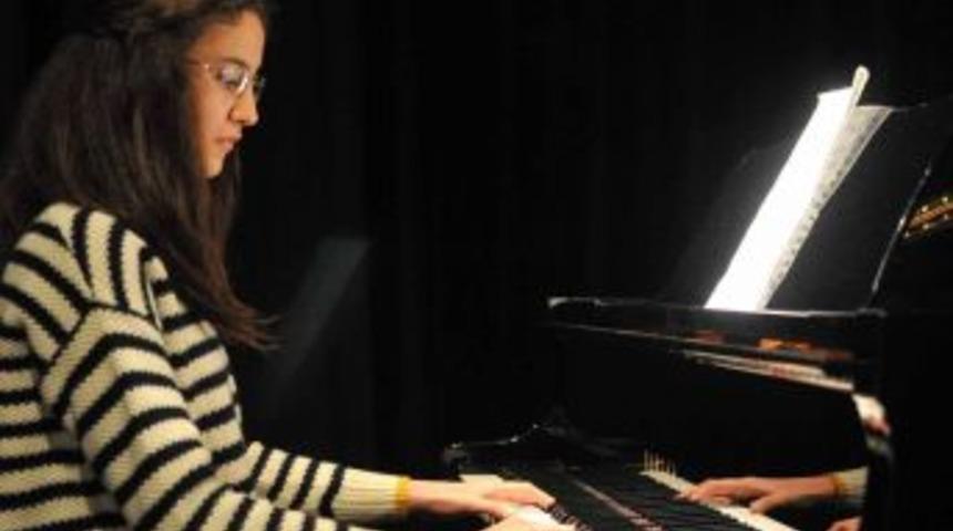 Nil&uuml;ferli &Ccedil;ocuklar, Yeni Yıl Konseri Verdi