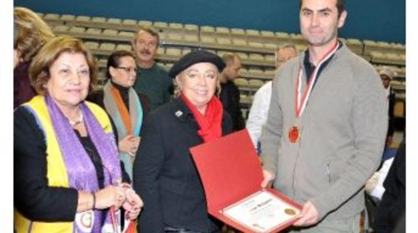 Engelsiz Aslanlara &Ouml;d&uuml;l