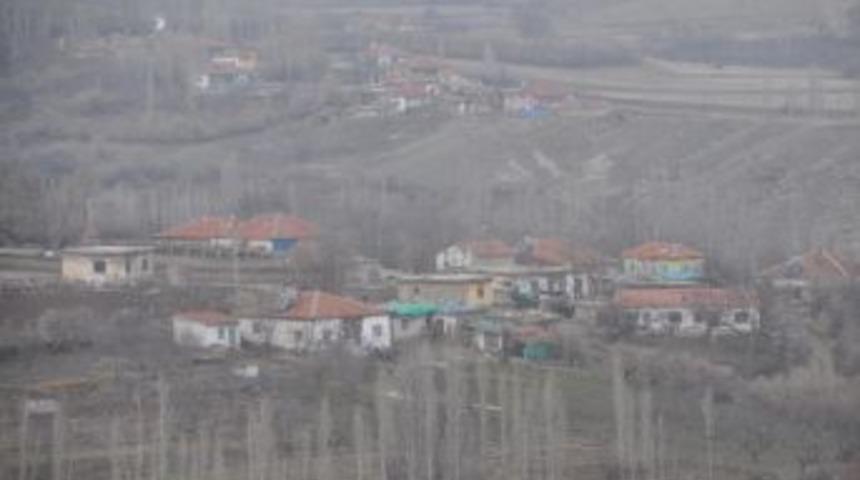 Kuduz Kurdun Saldırdığı 4 Kişinin Köyü Karantinaya Alındı