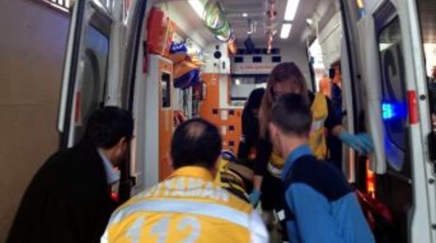 Motosikletle Otomobil &Ccedil;arpıştı: 1 Yaralı