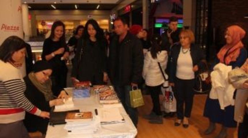 Yazar Suzan Mumcu, Piazza'da İmza T&ouml;reni D&uuml;zenledi