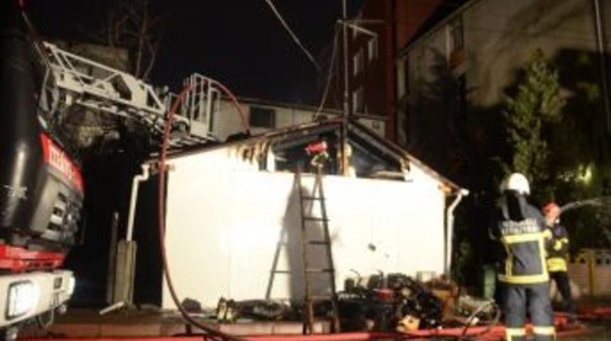 Tek Katlı Bir Evde &Ccedil;ıkan Yangın Korkuttu