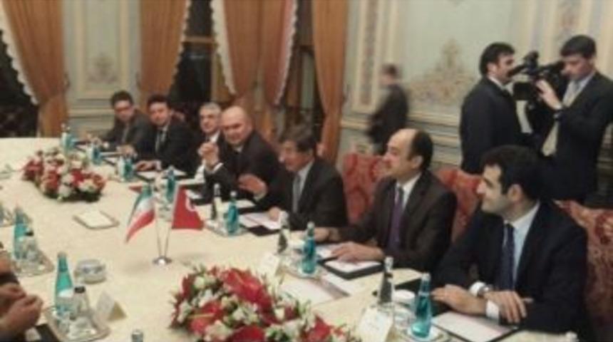 Bakan Davutoğlu, İranlı Mevkidaşı Zarif İle Bir Araya Geldi