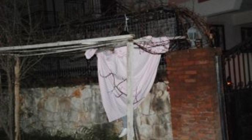 Sevdiği Kızı Barışmaya İkna Edemeyince İntihar Etti