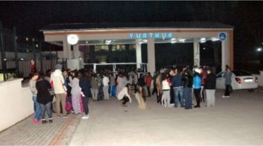 &Uuml;niversiteli Kızlardan G&uuml;venlik Eylemi