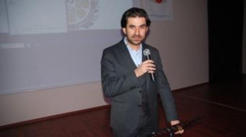 Serdar Tuncer Şiirleriyle Gemliklileri Mest Etti