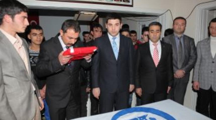 Birecik &Uuml;lk&uuml; Ocakları'nda Bayrak Değişimi