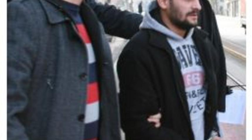 Babasını &Ouml;ld&uuml;ren Gen&ccedil; Adliyeye Sevk Edildi