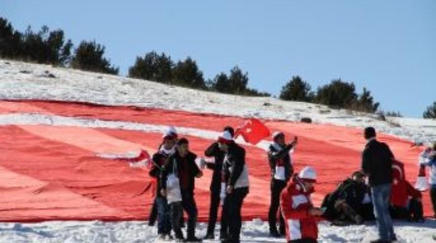 &ldquo;t&uuml;rkiye Şehitleriyle Y&uuml;r&uuml;yor&rdquo;