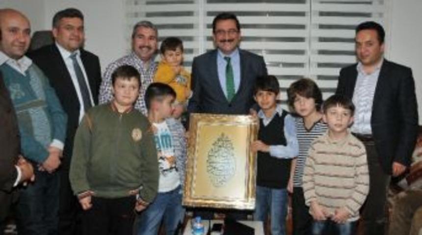 Gen&ccedil;ler Sordu, Başkan Ak Yanıtladı