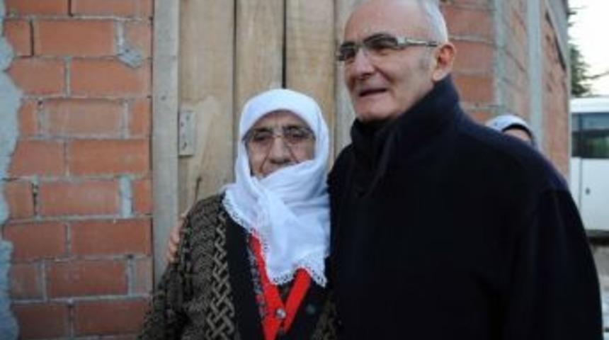 Başkan Yılmaz, Mahalle Olacak Olan K&ouml;yleri Gezdi