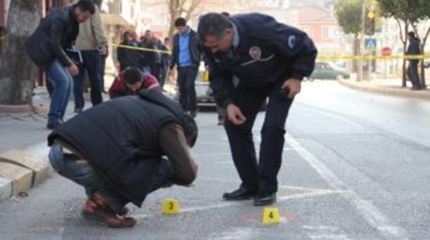 Bacaklarına D&ouml;rt El Ateş Edilen Şahıs Hastaneye Kaldırıldı