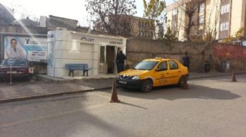 Taksi Şof&ouml;r&uuml; Bı&ccedil;akla &Ouml;ld&uuml;r&uuml;ld&uuml;